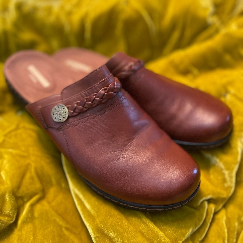 Clarks Women's Brown Leather mules
